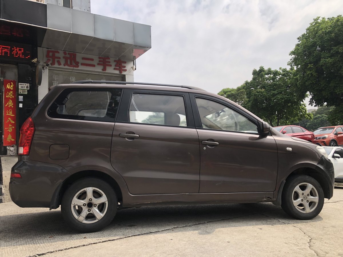 東風(fēng)風(fēng)光 風(fēng)光380  2022款 1.5L 豪華型客車 7座圖片