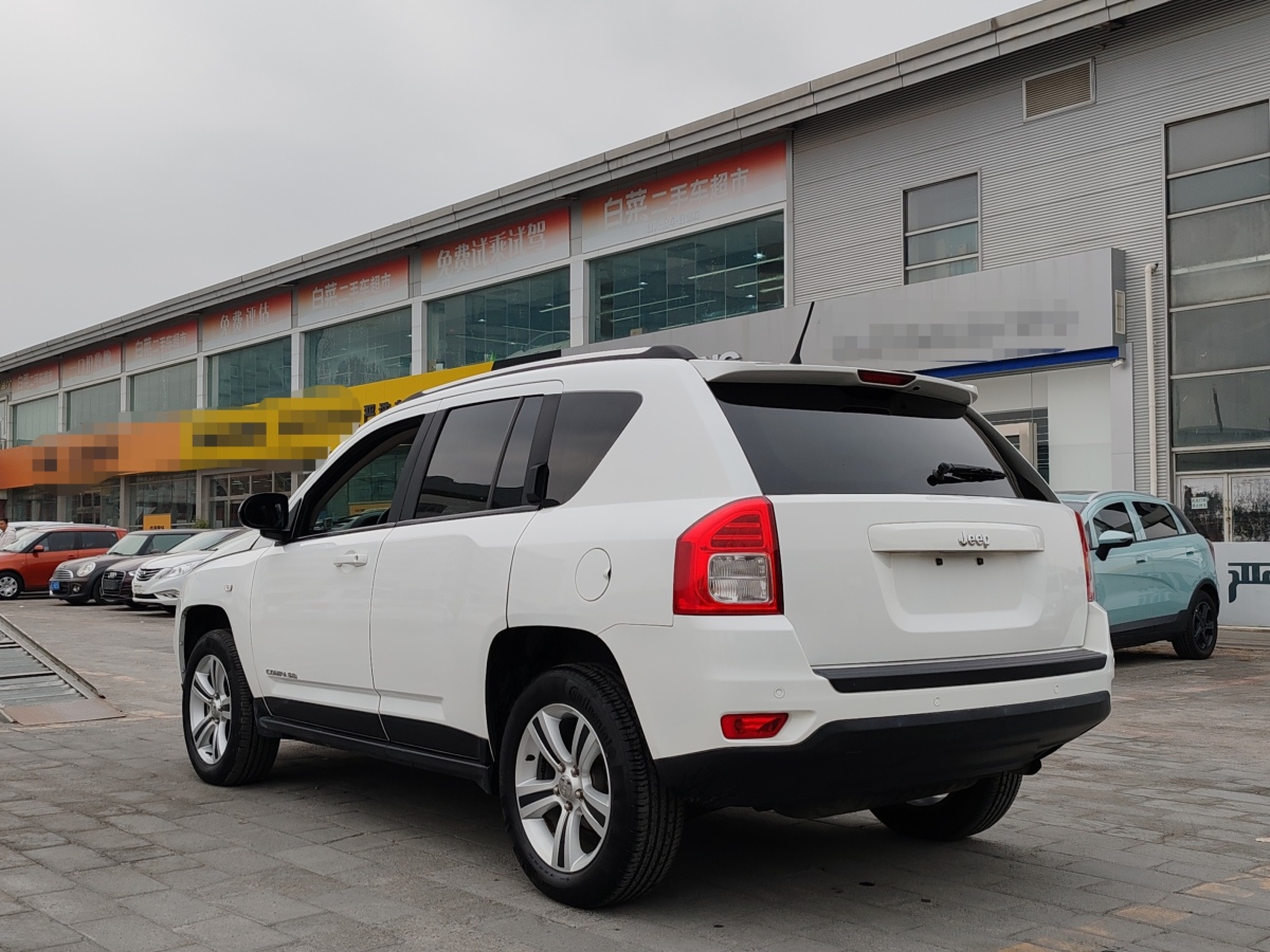 Jeep 指南者  2012款 2.4L 四驅(qū)運動版圖片