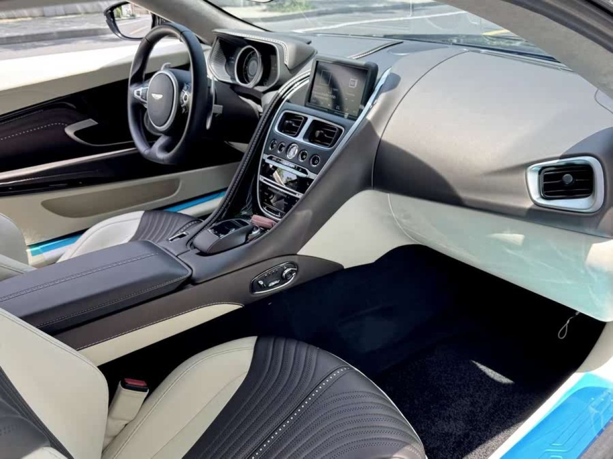 阿斯頓·馬丁 阿斯頓?馬丁DB11  2019款 4.0T V8 Coupe圖片