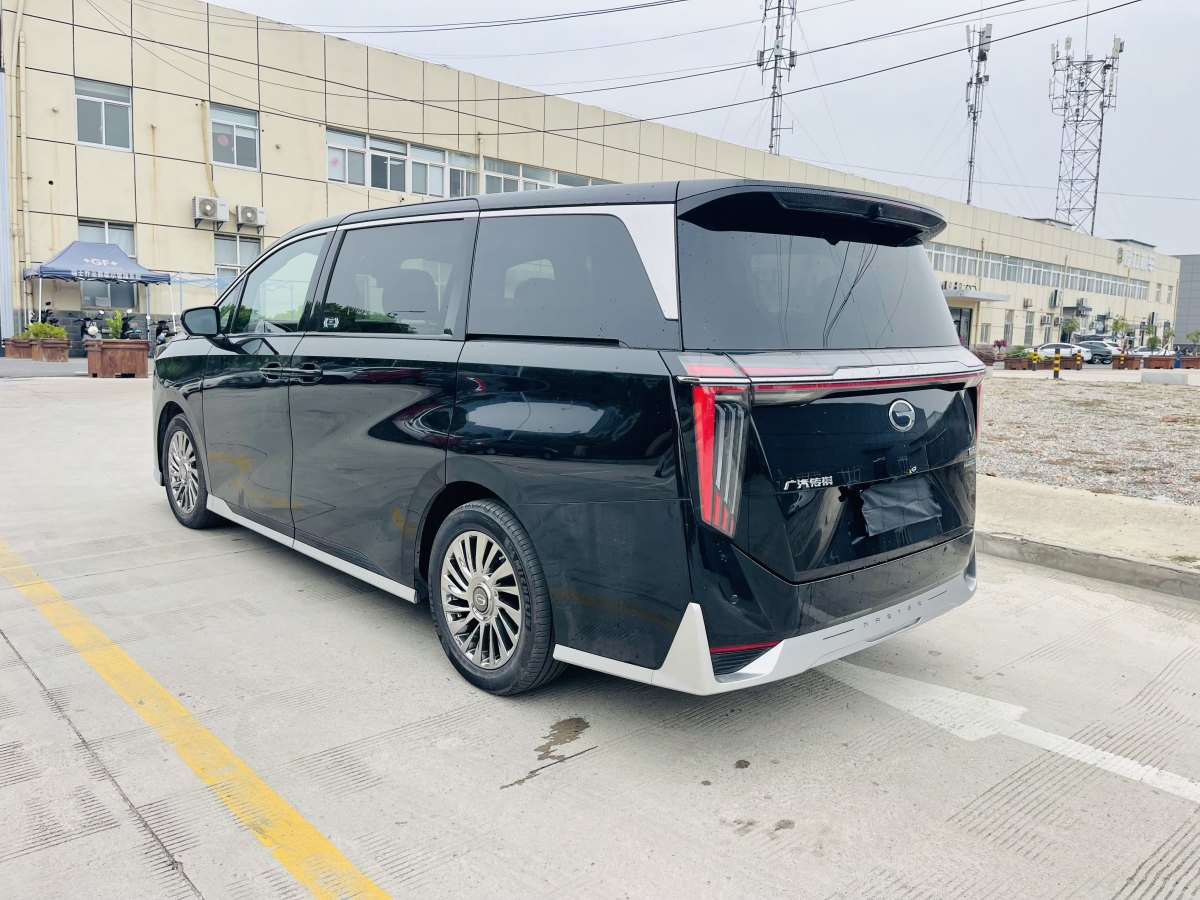 廣汽傳祺 M8  2023款 宗師系列 雙擎 御尊圖片