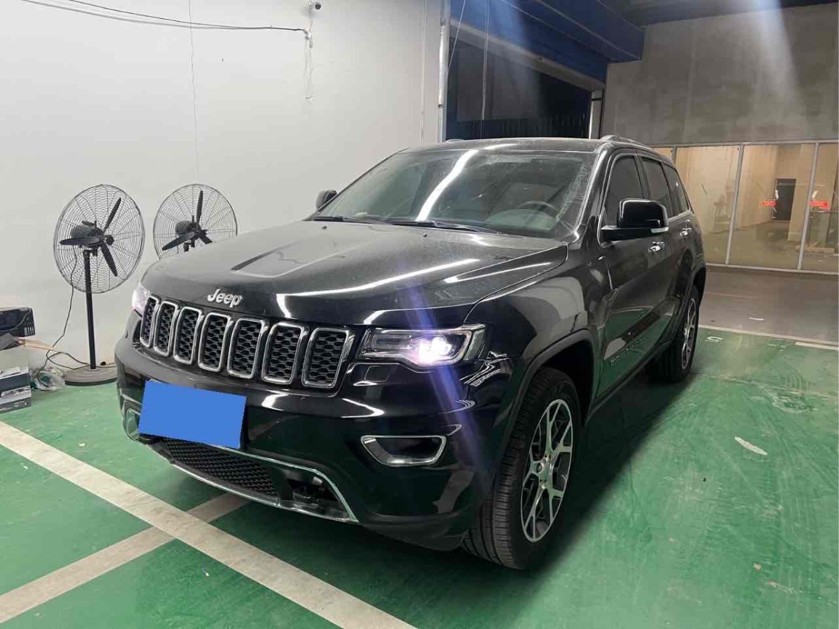 Jeep 大切諾基  2021款 3.0L 80周年紀(jì)念版圖片