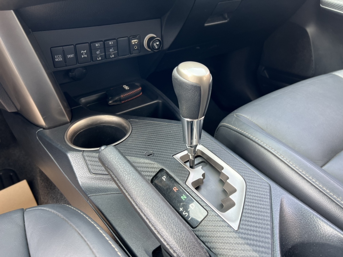 豐田 RAV4榮放  2015款 2.5L 自動四驅(qū)精英版圖片