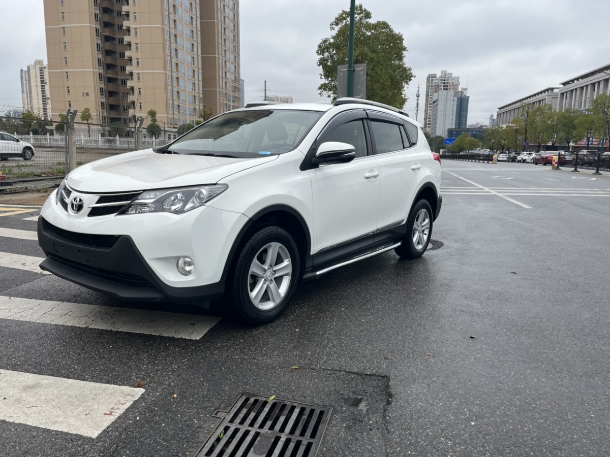 豐田 RAV4榮放  2015款 2.0L CVT兩驅(qū)都市版圖片