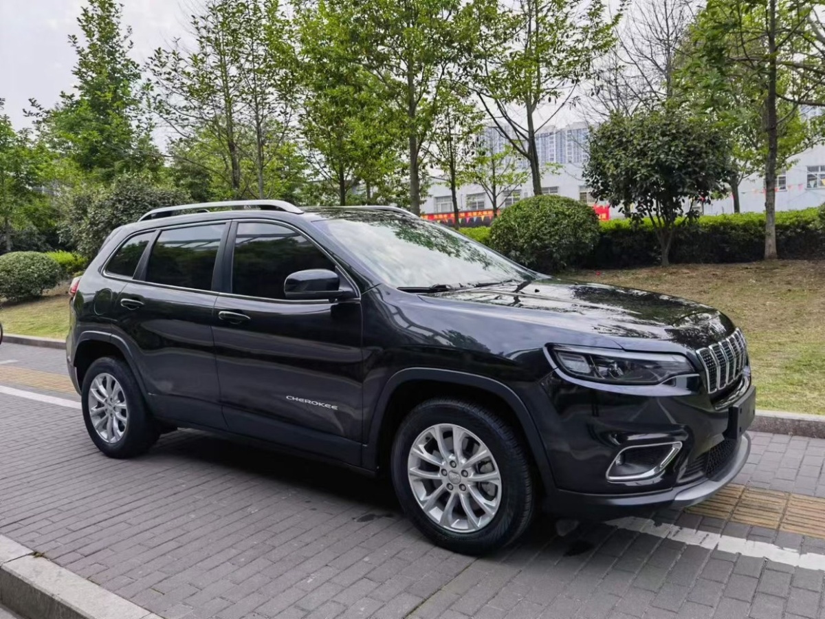 Jeep 自由光  2019款 2.0T 兩驅(qū)智享版圖片