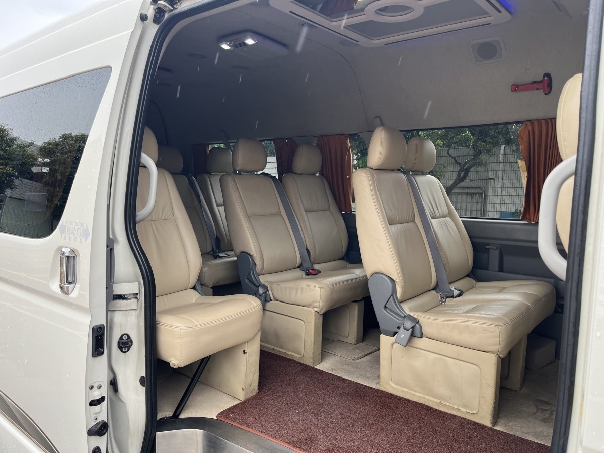 豐田 HIACE  2011款 2.7L自動標(biāo)準(zhǔn)版13座圖片