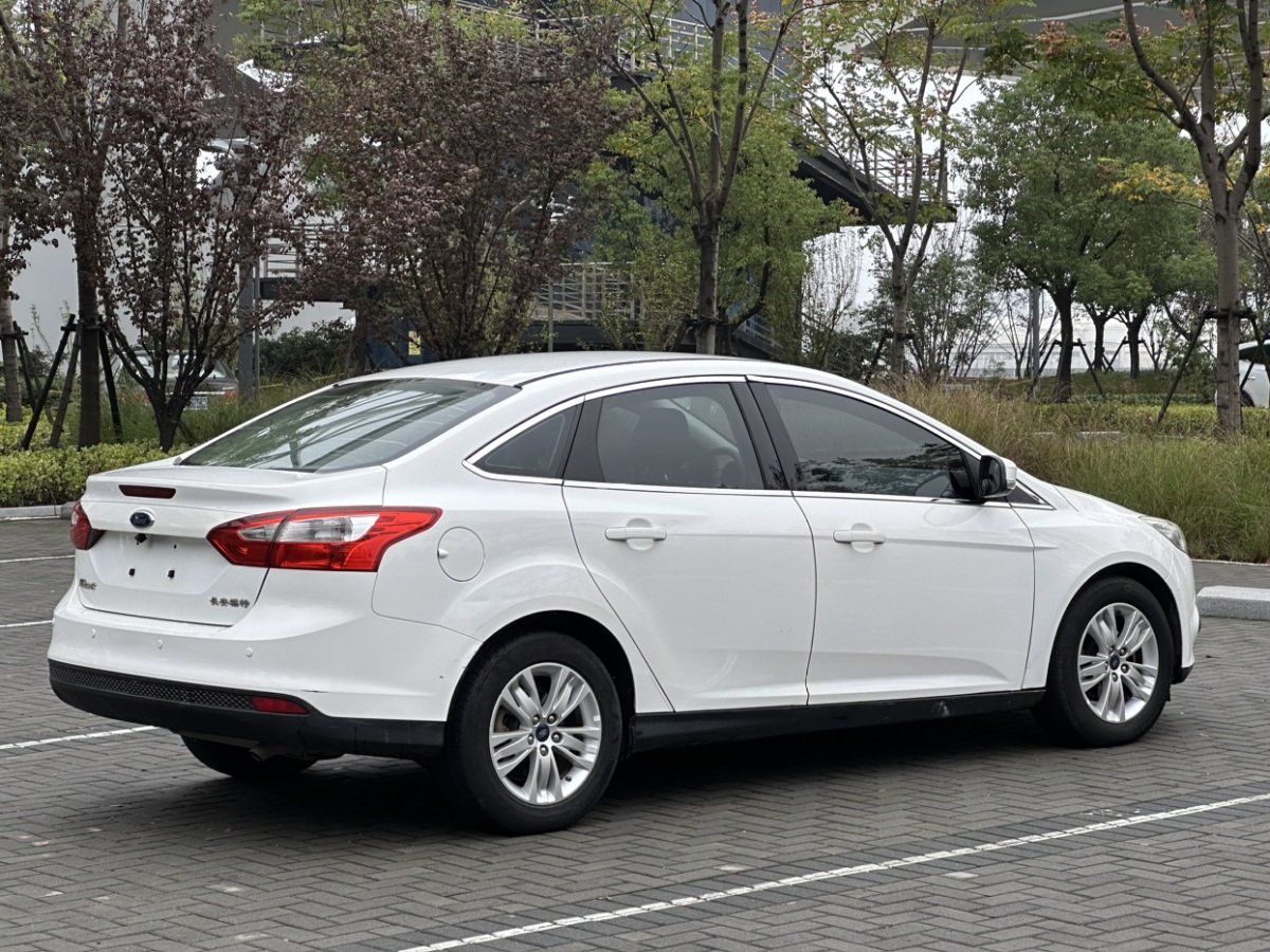 福特 ?？怂? 2012款 三廂 1.6L 自動風尚型圖片