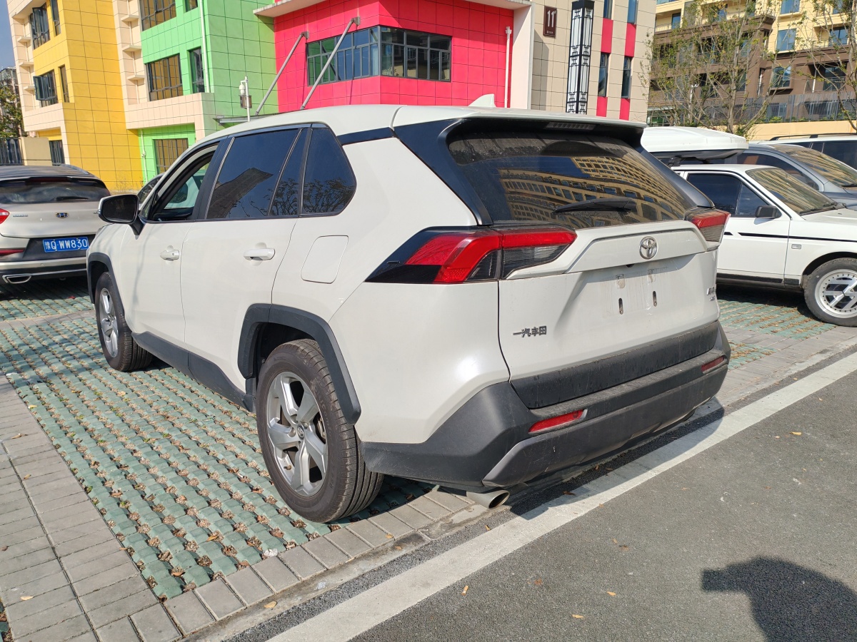 豐田 RAV4  2018款 榮放 2.0L CVT兩驅(qū)風(fēng)尚版圖片