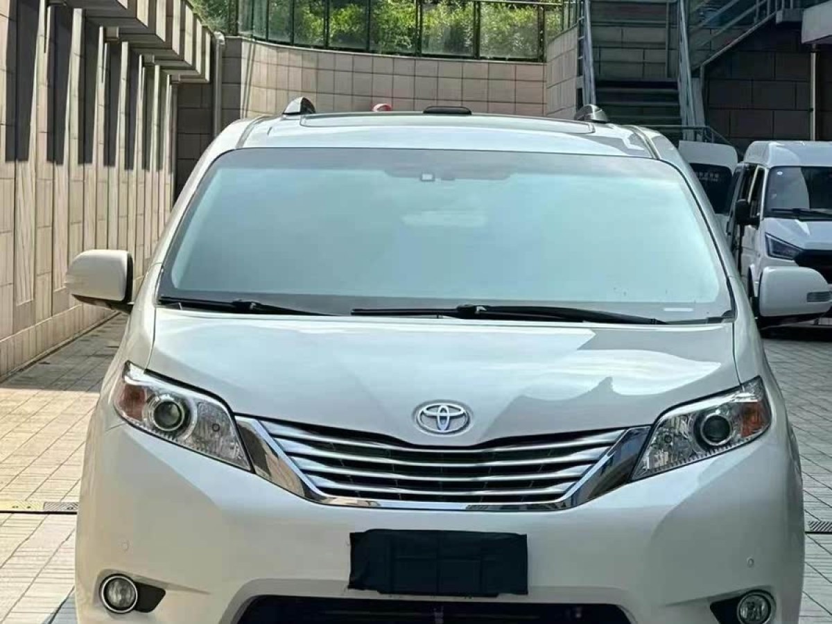 豐田 塞納  2015款 3.5L 四驅(qū)L圖片