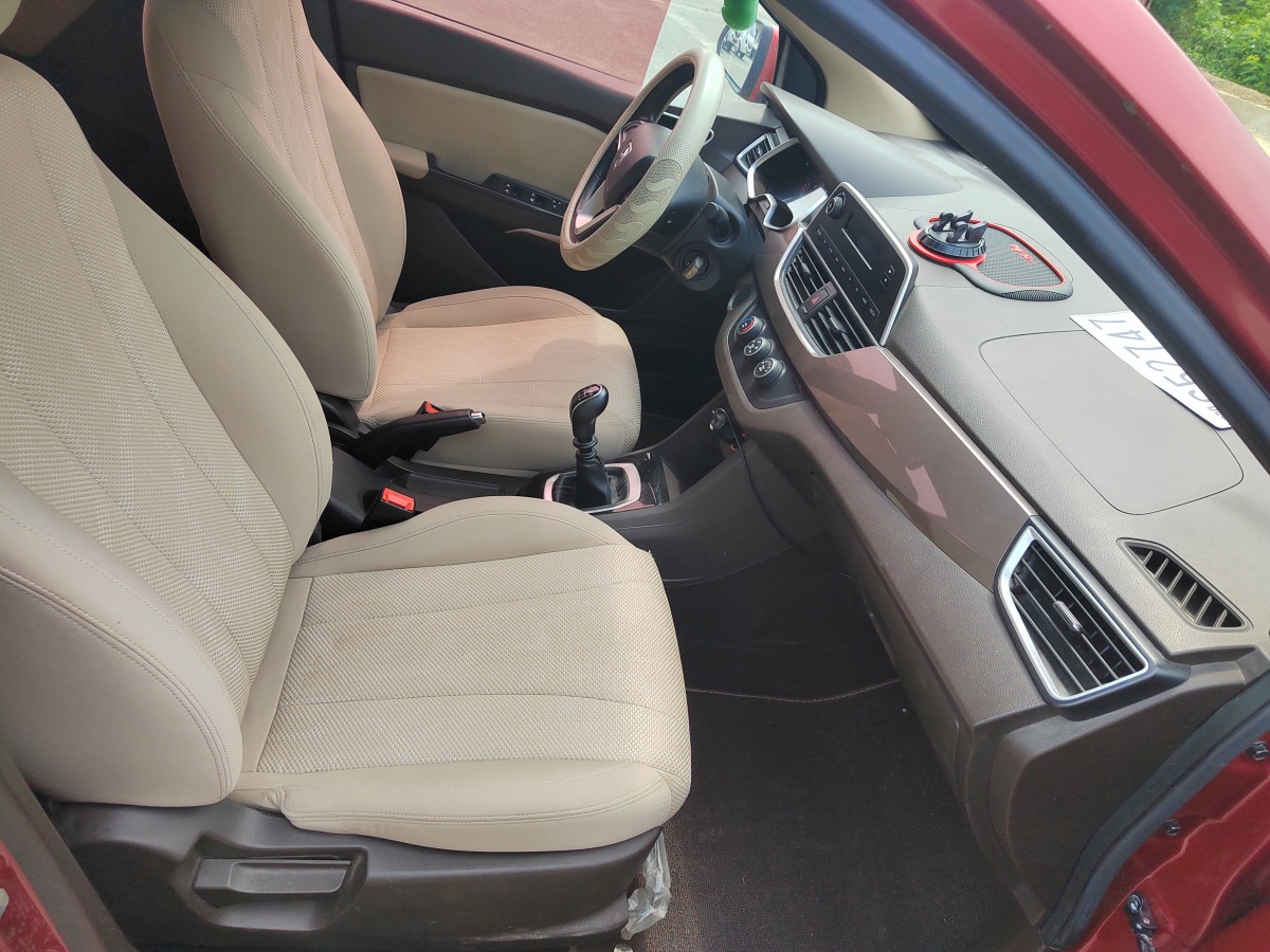 寶駿 310W  2019款  1.5L 手動舒適型 國VI圖片