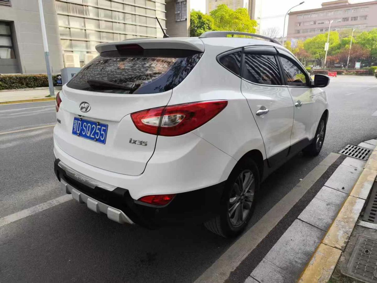 現(xiàn)代 瑞納  2017款 1.4L 手動煥彩天窗版圖片