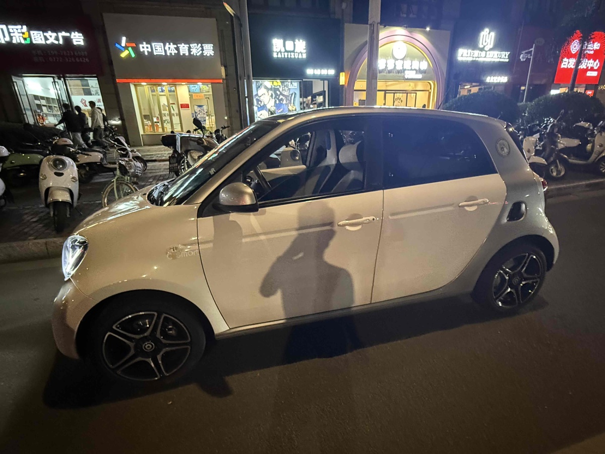 smart forfour  2016款 0.9T 66千瓦極致版圖片