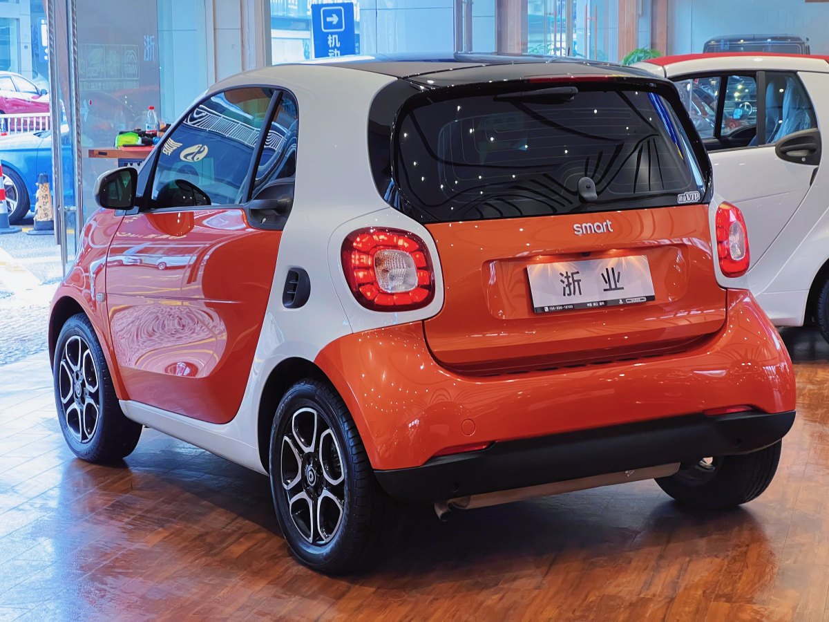 2018年3月smart fortwo  2017款 1.0L 52千瓦新聲特別版