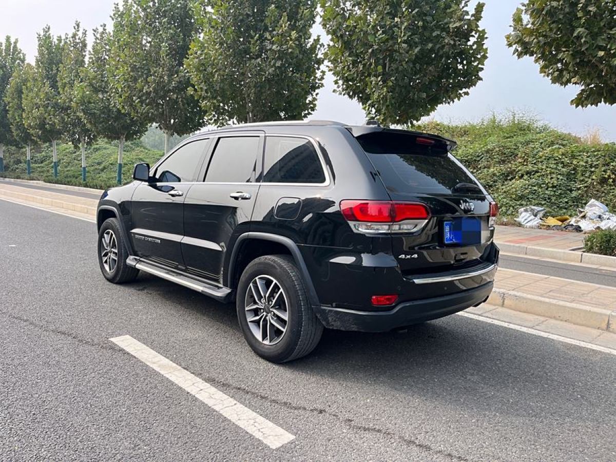 Jeep 大切諾基  2020款 3.0L 專(zhuān)業(yè)導(dǎo)航版圖片