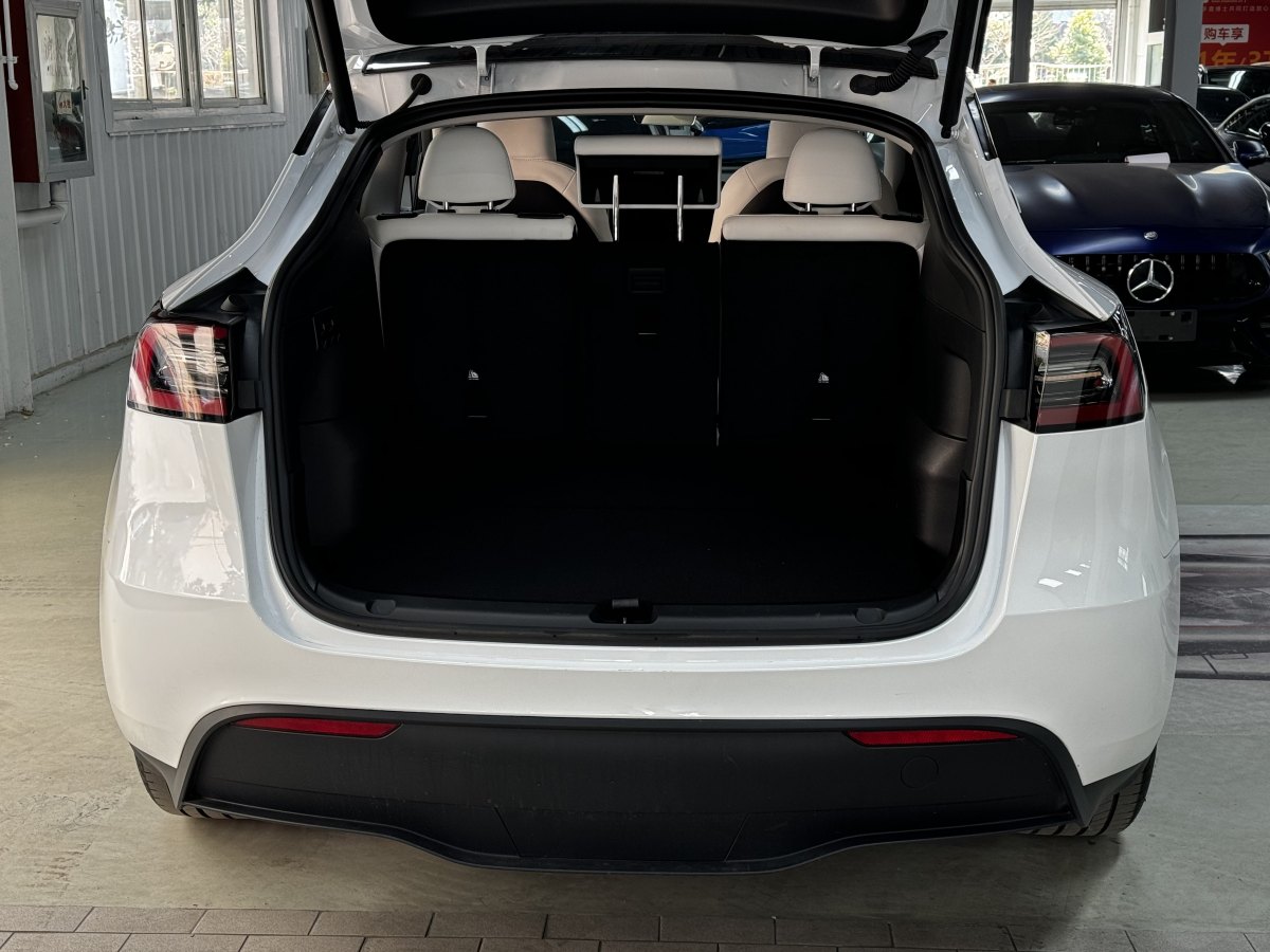 特斯拉 Model Y  2024款 后輪驅(qū)動版圖片