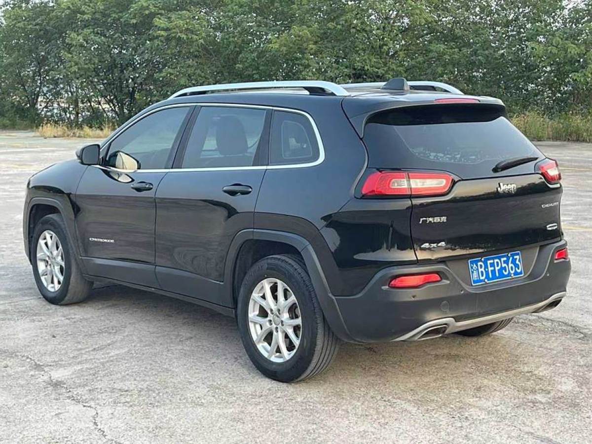 Jeep 自由光  2016款 2.4L 專業(yè)版圖片