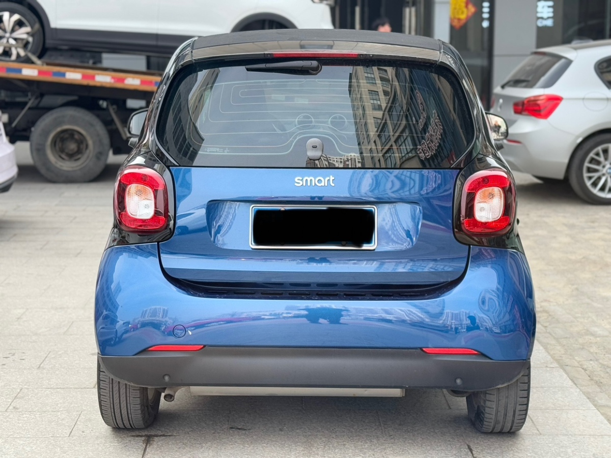 smart fortwo  2017款 1.0L 52千瓦硬頂摯愛特別版圖片