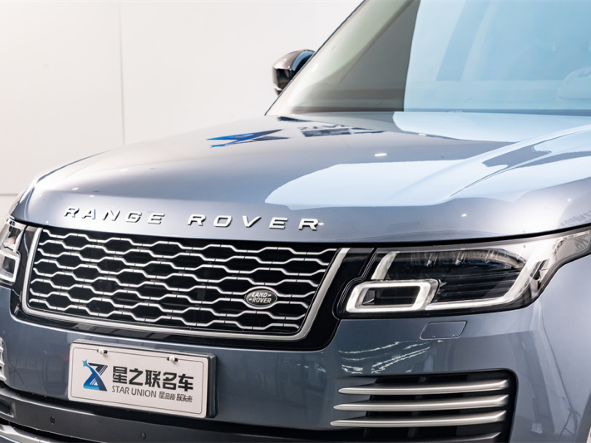 路虎 攬勝  2020款 3.0 L6 傳世加長(zhǎng)版圖片