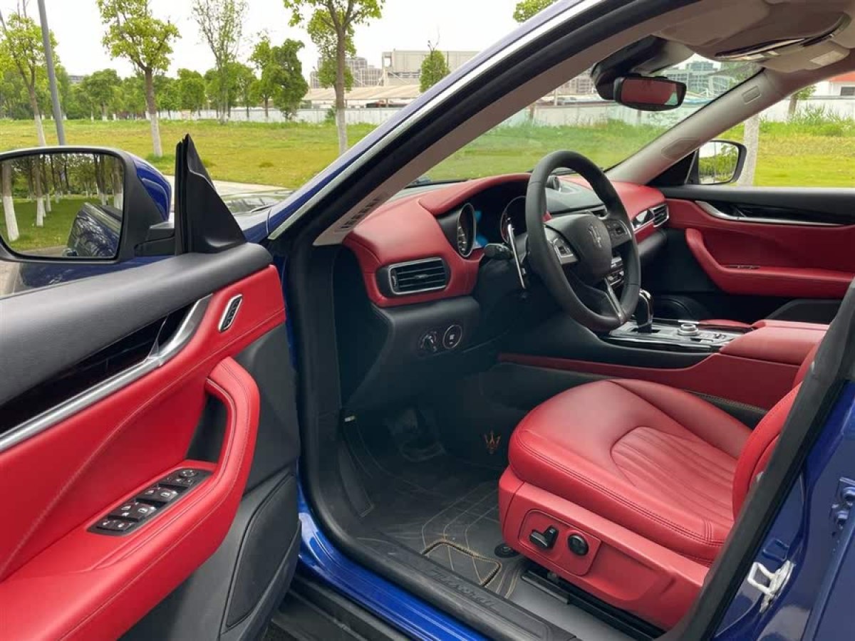 瑪莎拉蒂 Levante  2018款 3.0T 350Hp 標(biāo)準(zhǔn)版圖片