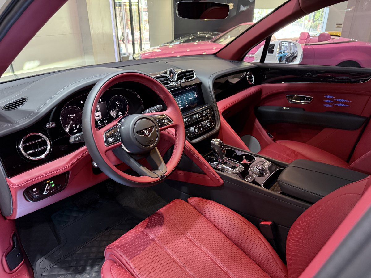 賓利 添越  2023款 4.0T V8 長(zhǎng)軸距版圖片