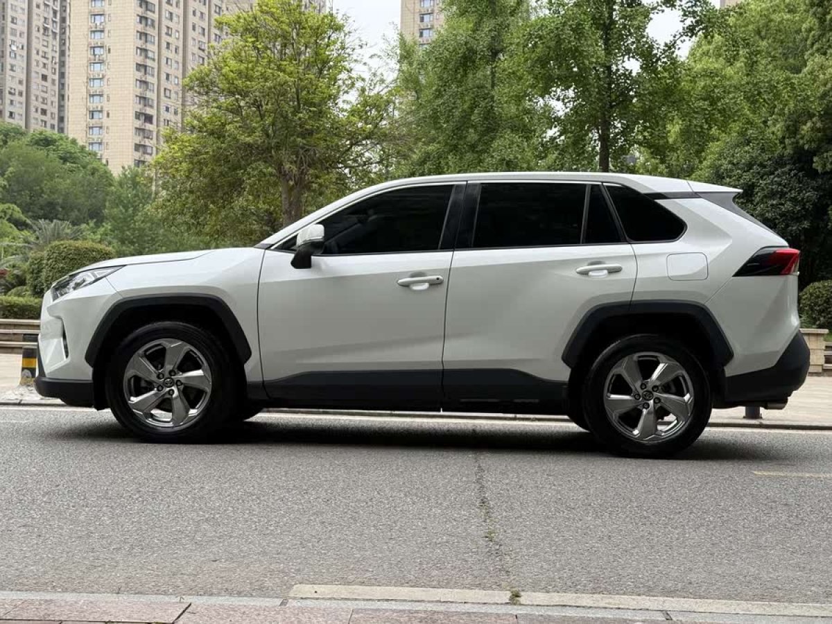 豐田 RAV4榮放  2021款 2.0L CVT兩驅(qū)都市版圖片