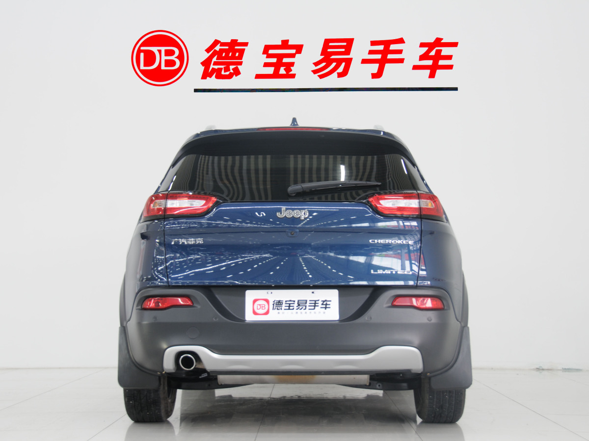 Jeep 自由光  2020款 2.0L 兩驅(qū)經(jīng)典運(yùn)動(dòng)版圖片