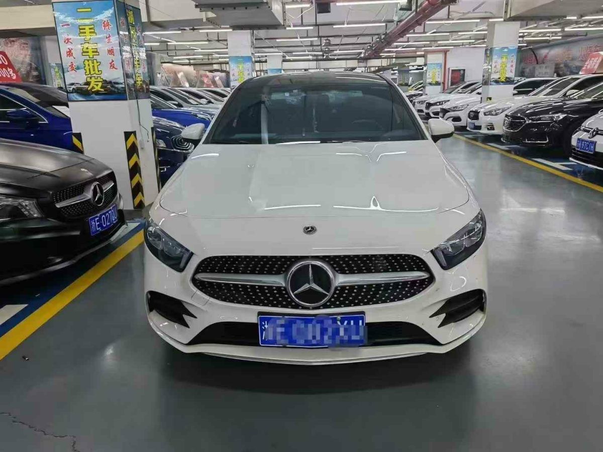 奔馳 邁巴赫S級(jí)  2023款 S 680 4MATIC Haute Voiture 限量高定版圖片