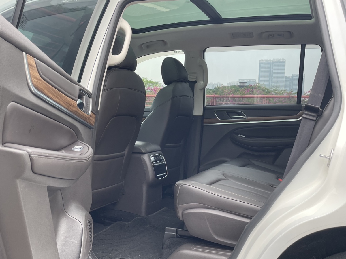 榮威 RX8  2019款 30T 智聯(lián)網(wǎng)兩驅(qū)超群旗艦版圖片