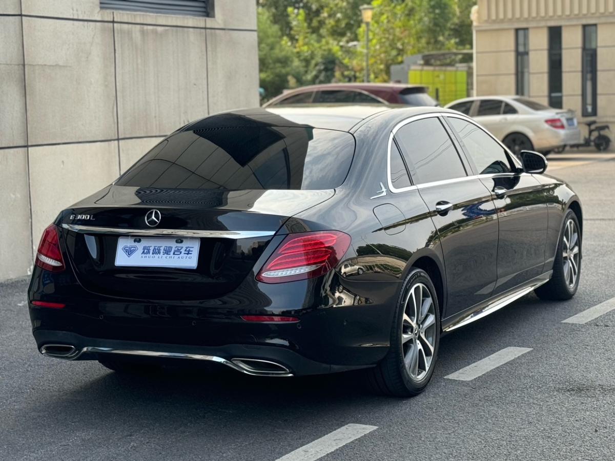 奔驰 奔驰E级  2018款 E 300 L 运动豪华型图片