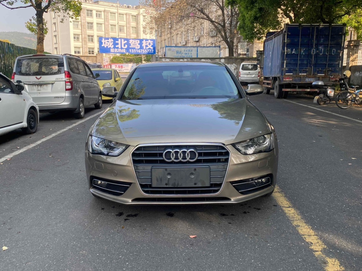 奧迪 奧迪A4L  2013款 35 TFSI 自動(dòng)標(biāo)準(zhǔn)型圖片