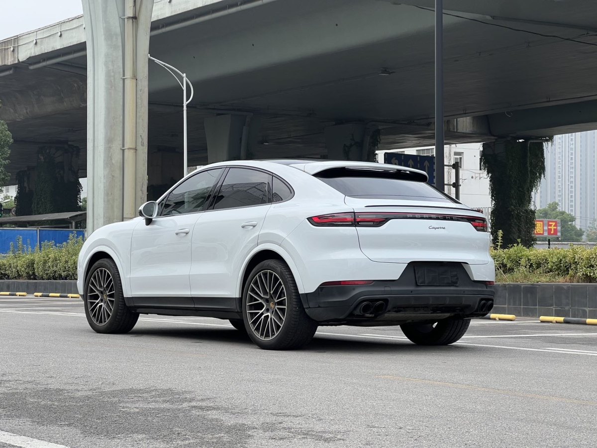 保時(shí)捷 Cayenne  2023款 Cayenne Coupé 3.0T 鉑金版圖片