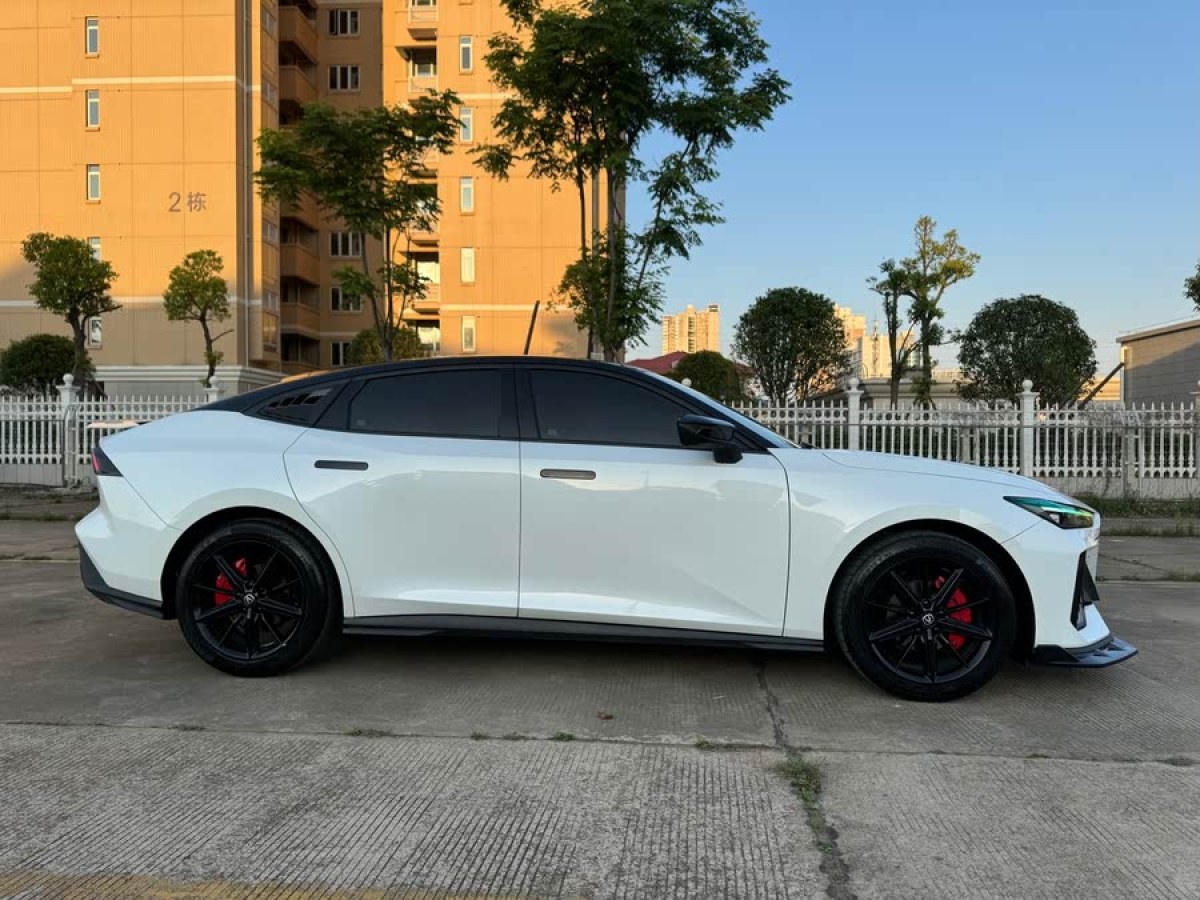 長安 長安UNI-V  2022款 1.5T 尊貴型圖片