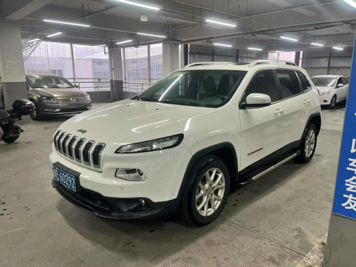 Jeep 自由光  2017款 2.0L 優(yōu)越版圖片