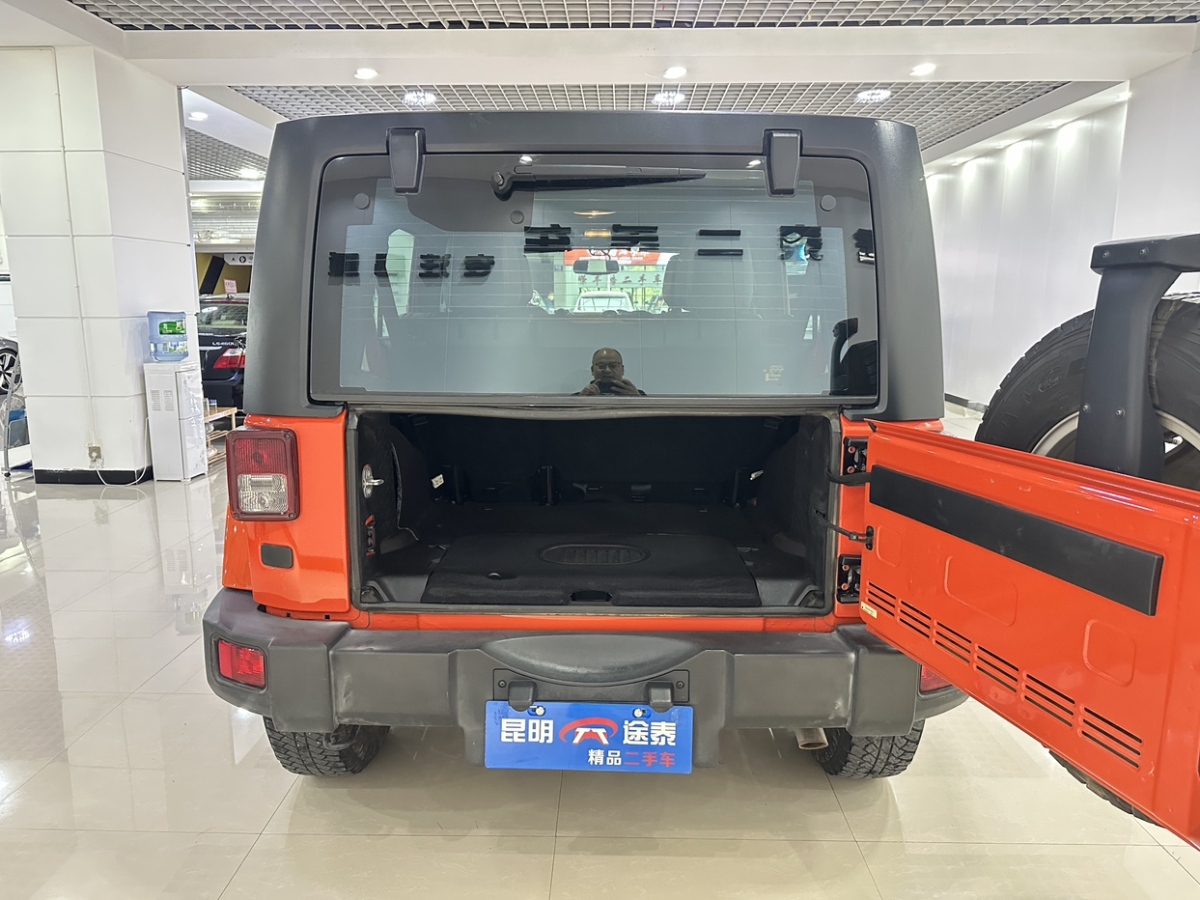 Jeep 牧馬人  2015款 3.0L Sahara 四門舒享版圖片
