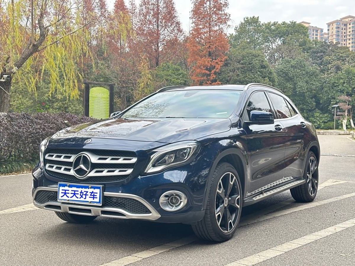 奔馳 奔馳GLA  2017款 GLA 220 4MATIC 時(shí)尚型圖片