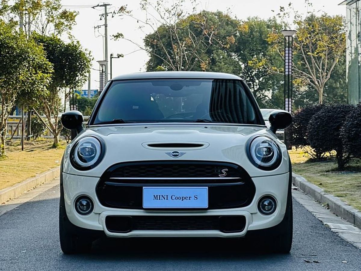 MINI COUNTRYMAN  2018款 1.5T COOPER 藝術(shù)家圖片