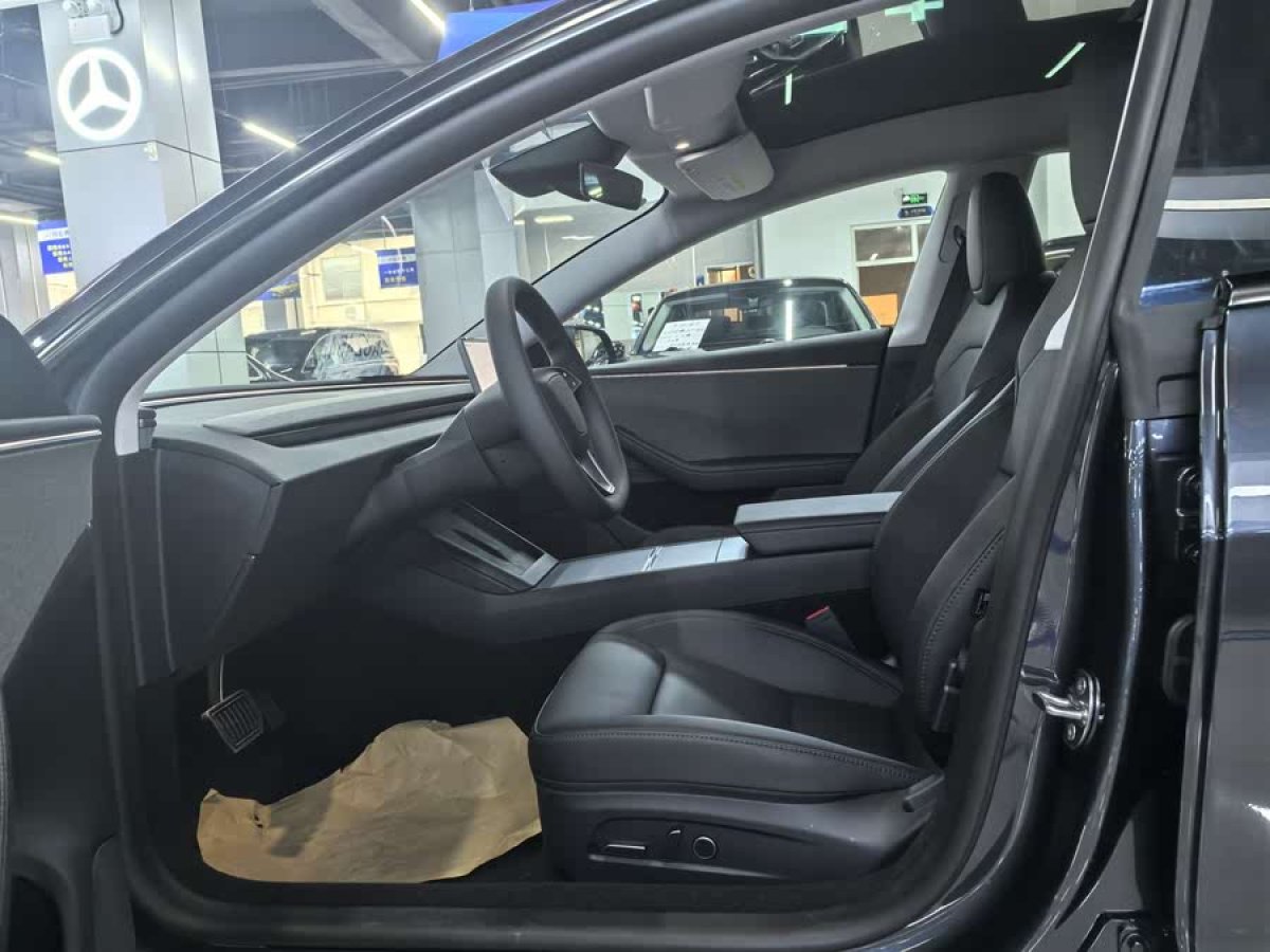 特斯拉 Model 3  2025款 后輪驅(qū)動(dòng)版圖片