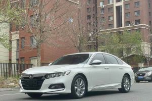 寶駿KiWi EV 寶駿 高定版時(shí)髦金