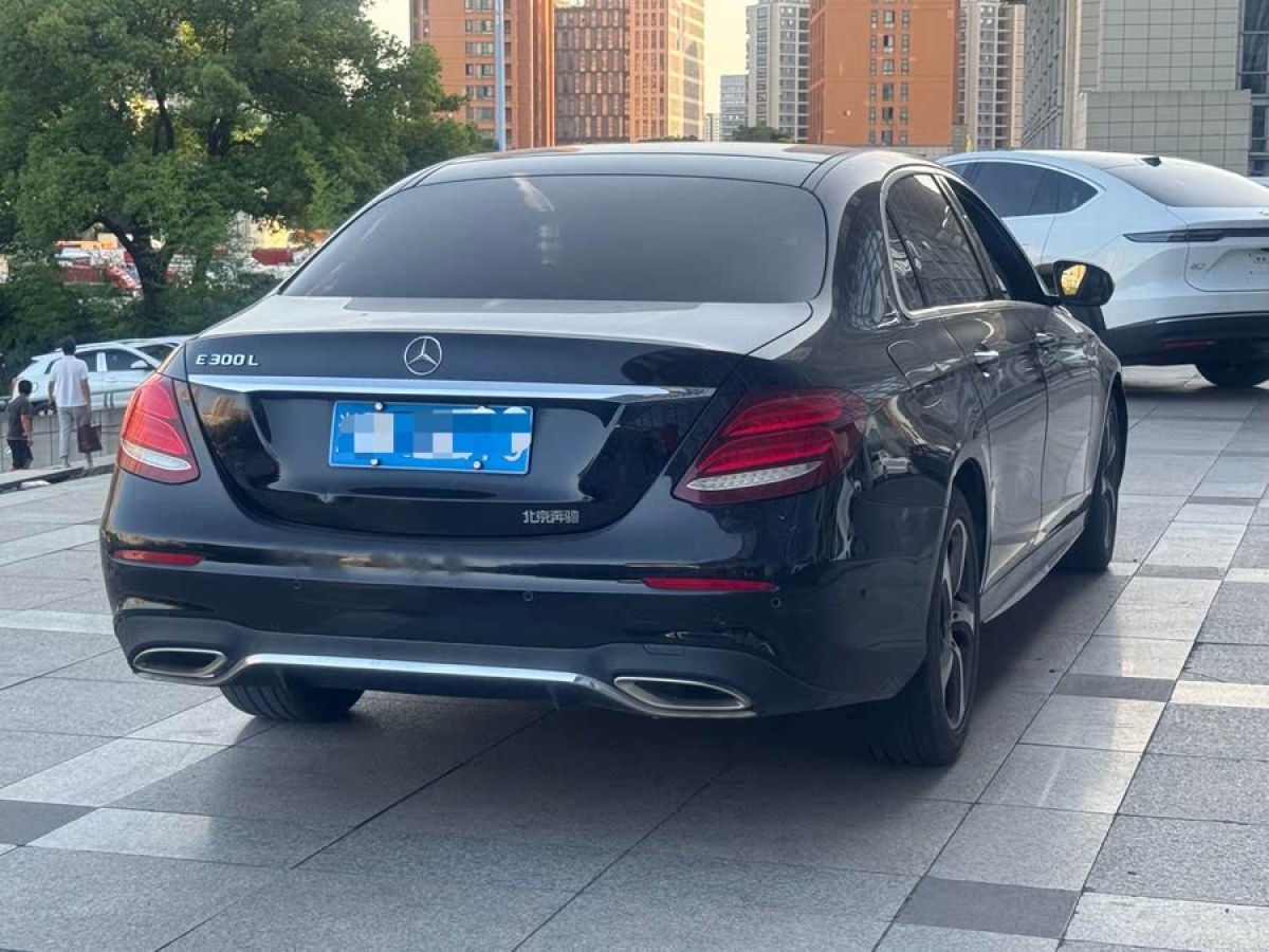 奔馳 奔馳E級  2019款 改款 E 300 L 運動時尚型圖片