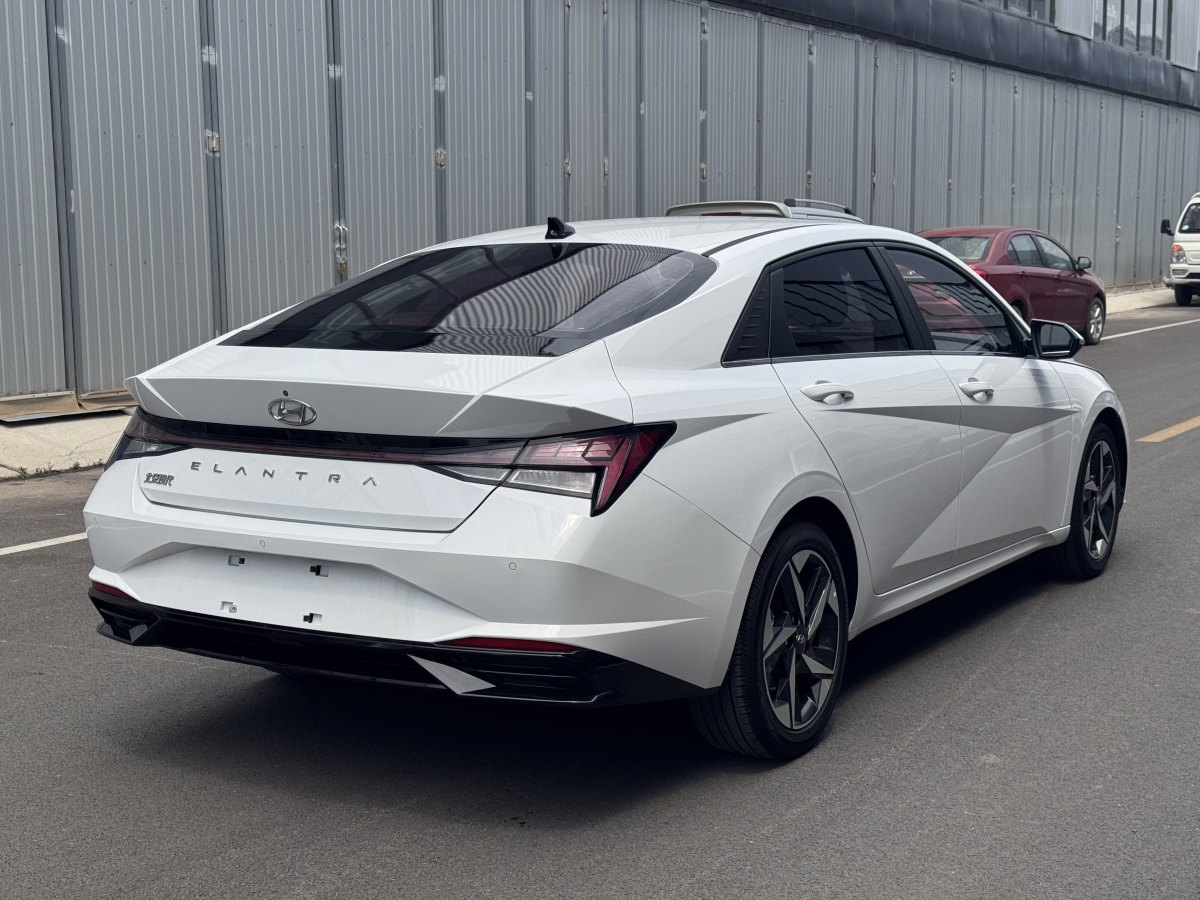 現(xiàn)代 伊蘭特  2022款 1.5L CVT LUX尊貴版圖片