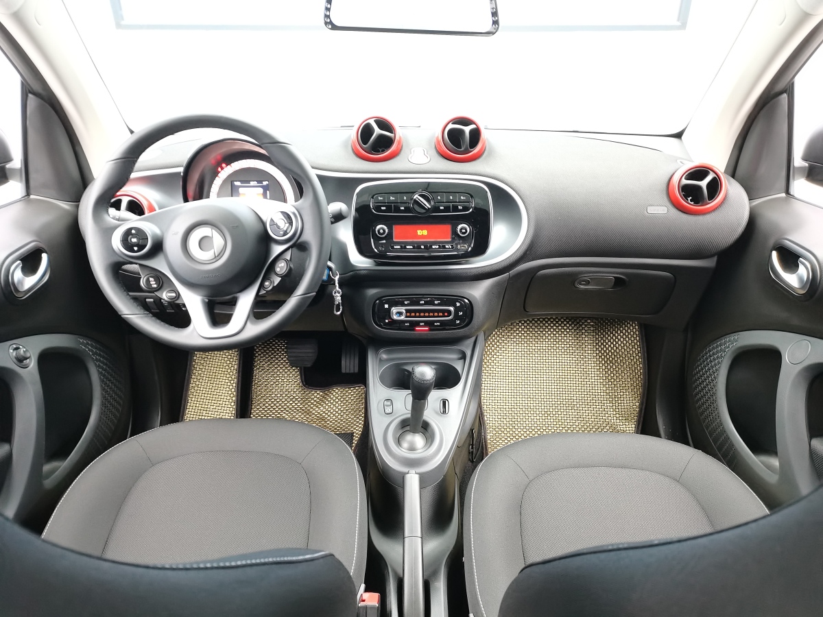 2019年8月smart fortwo  2019款 0.9T 66千瓦硬頂風(fēng)擎版 國(guó)VI