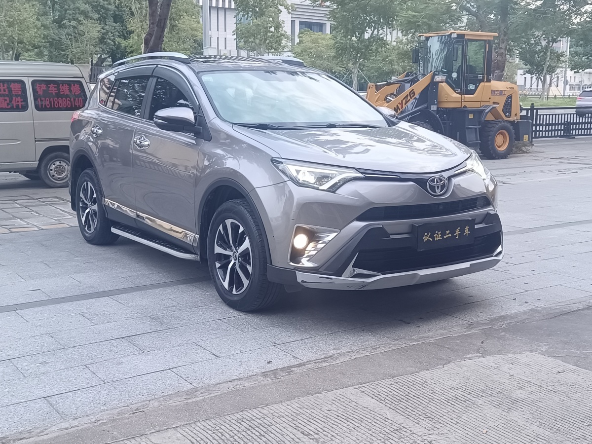 2017年10月豐田 RAV4  2016款 榮放 2.0L CVT兩驅(qū)智尚版