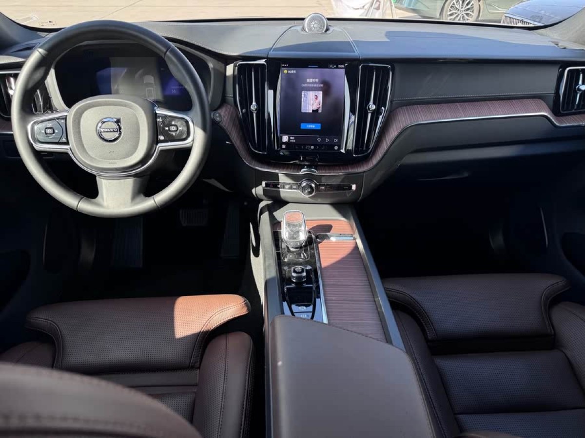 沃爾沃 XC60新能源  2024款 T8 插電混動(dòng) 長(zhǎng)續(xù)航四驅(qū)智雅豪華版圖片