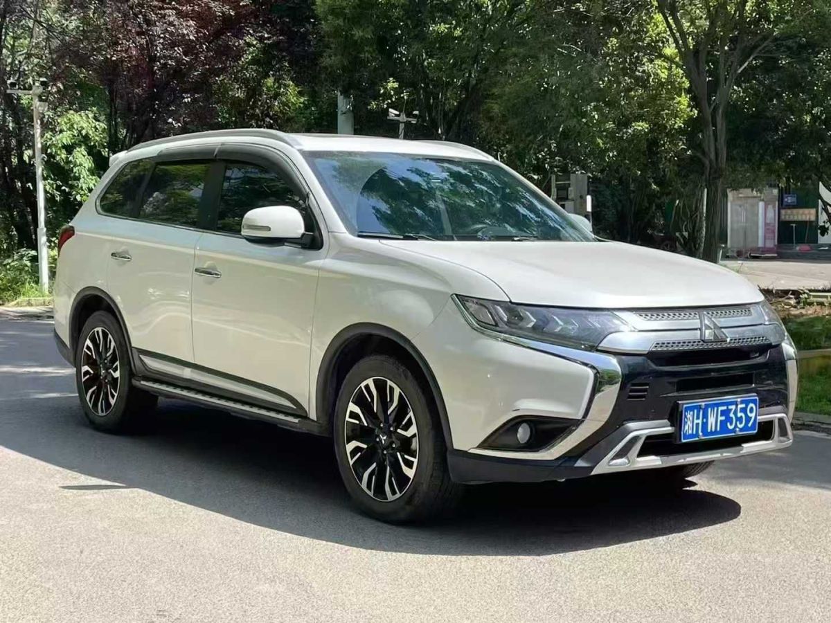 三菱 歐藍德  2020款 2.4L 四驅(qū)致享版 5座圖片