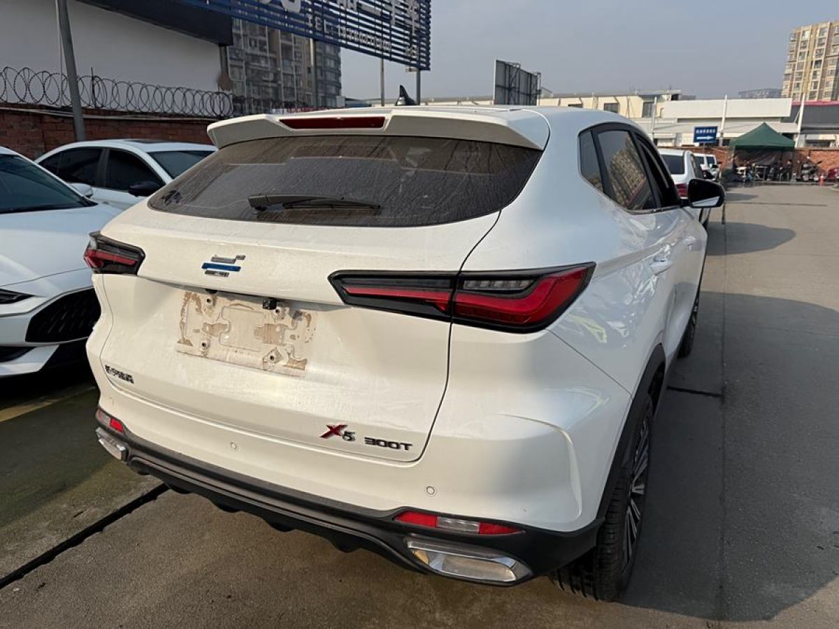 長(zhǎng)安歐尚 長(zhǎng)安歐尚X5  2023款 暢享版 1.5T DCT尊享型圖片