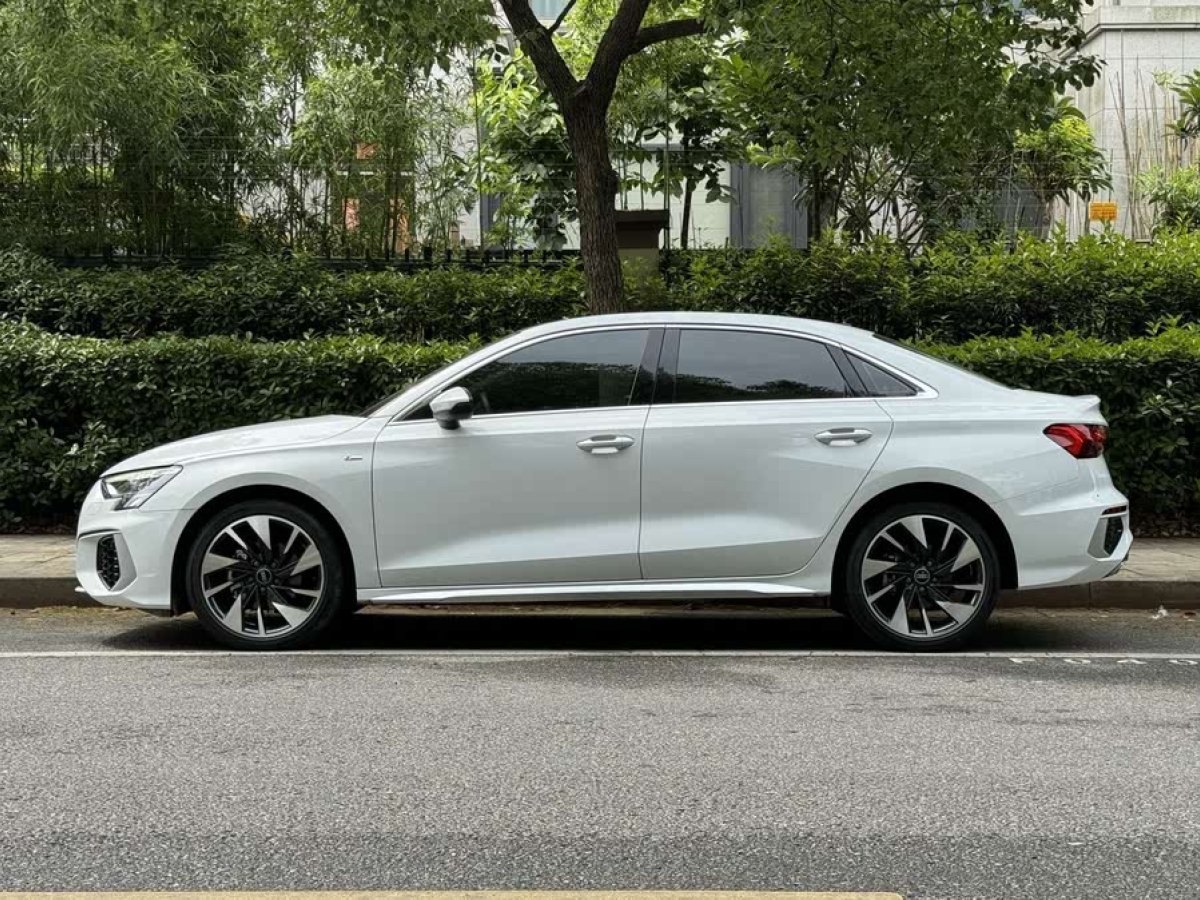 奧迪 奧迪A3  2022款 A3L Limousine 35 TFSI 時(shí)尚運(yùn)動(dòng)型圖片