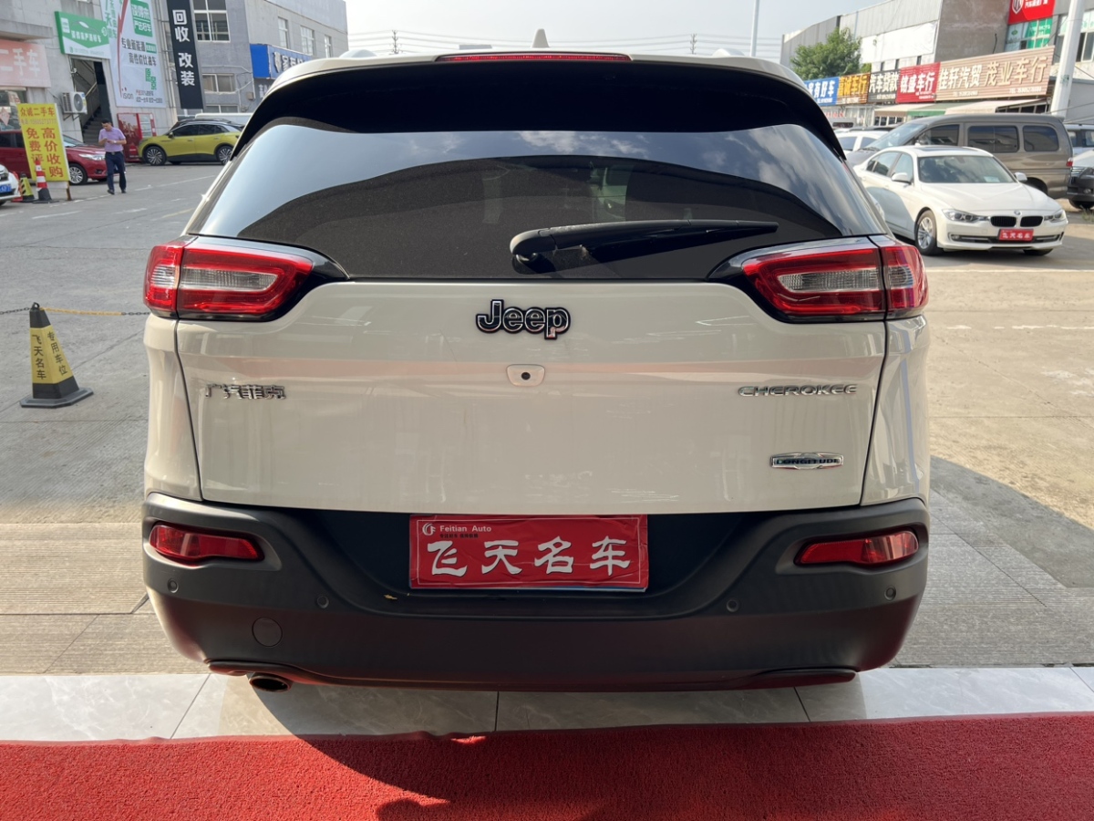 Jeep 自由光  2016款 2.0L 优越版图片