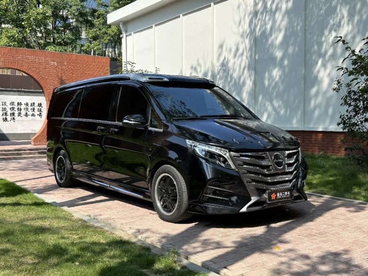 奔馳 V級(jí)  2022款 V 260 L 長(zhǎng)軸距豪華版圖片