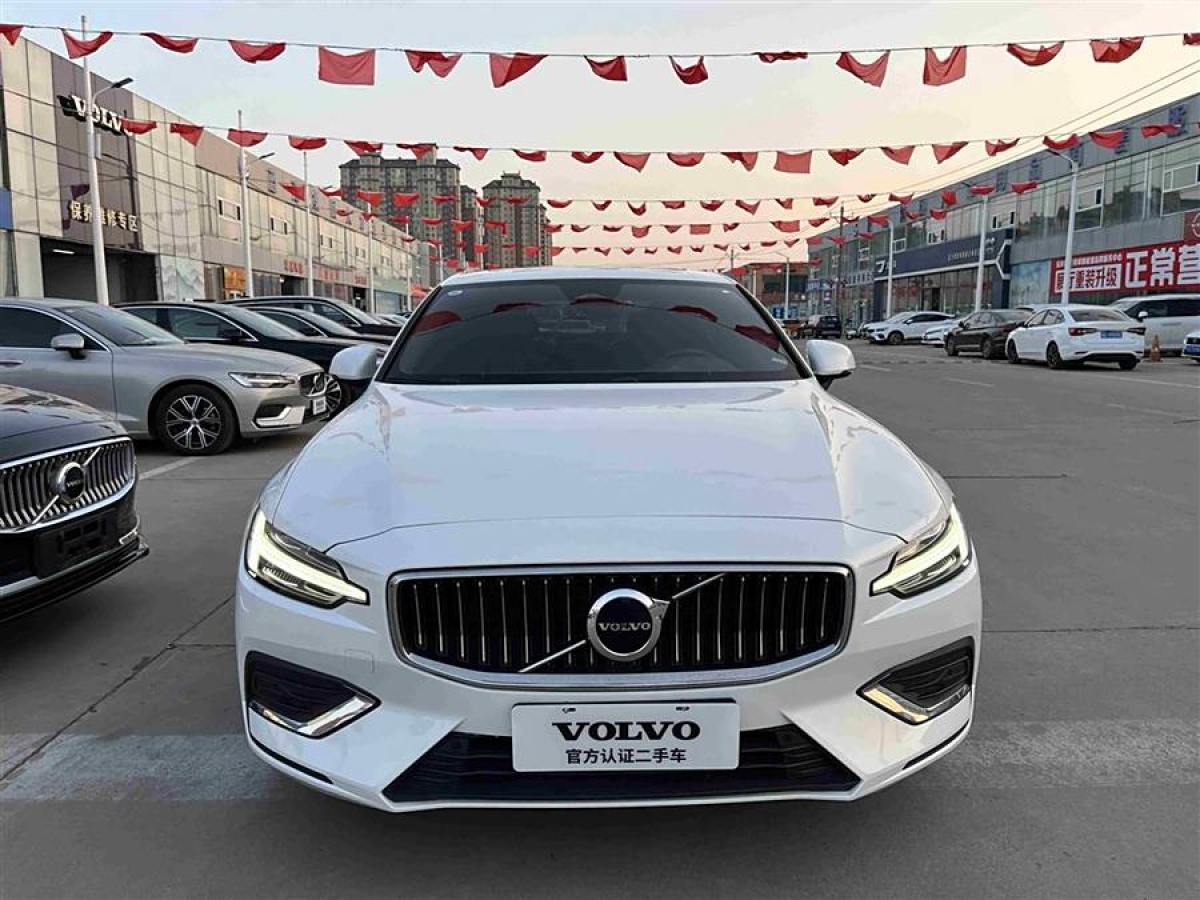 2023年6月沃爾沃 S60L  2023款 B4 智遠(yuǎn)豪華版