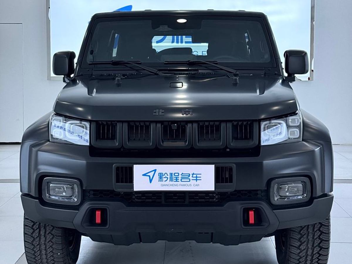 北京 BJ40  2023款 2.0D 自動(dòng)四驅(qū)刀鋒英雄版?zhèn)b客型（前后電控鎖）圖片