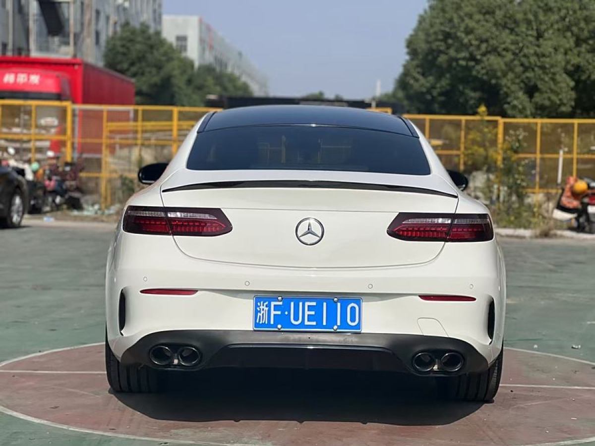 奔馳 奔馳E級  2021款 改款 E 260 4MATIC 轎跑車圖片